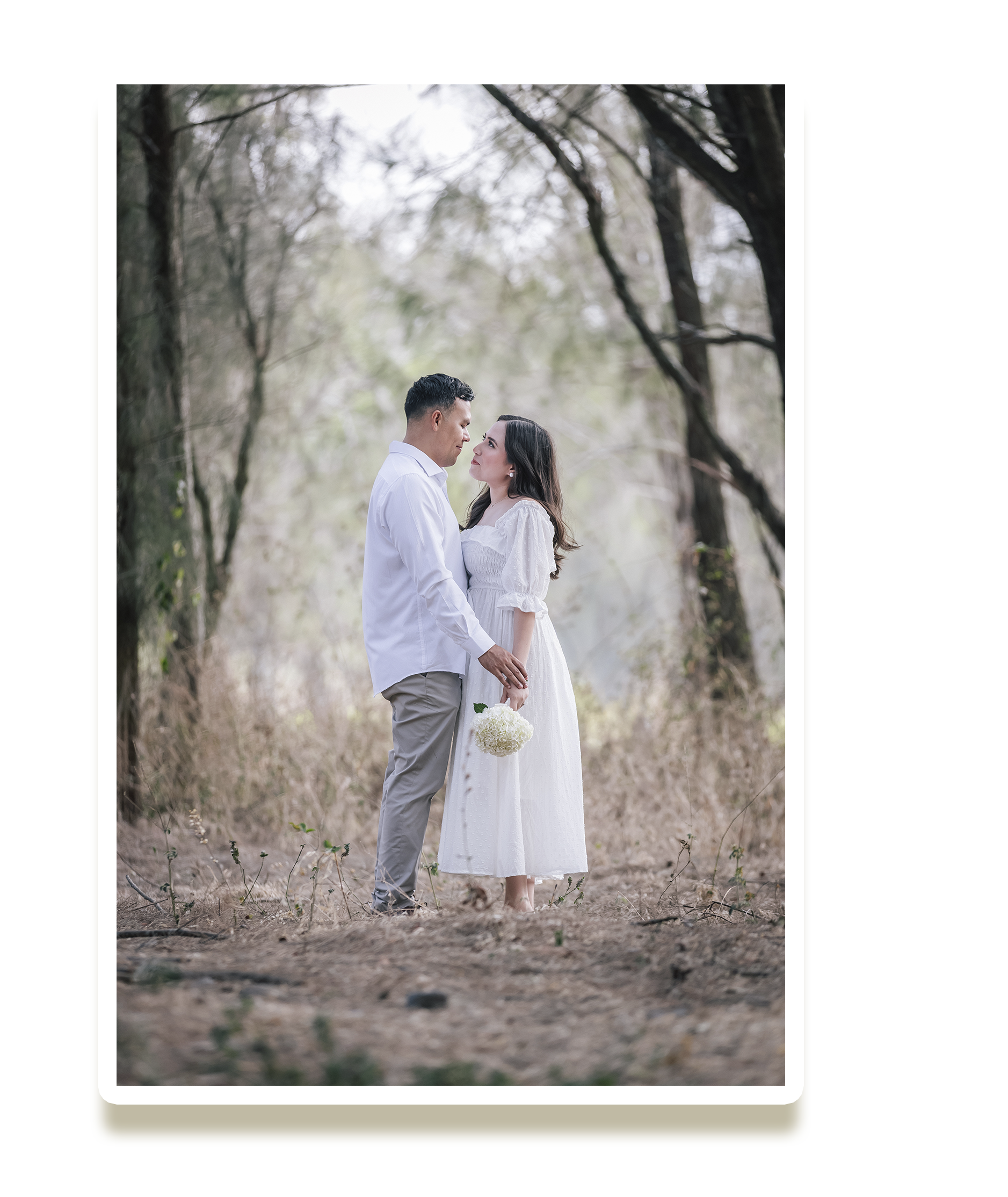 Pareja en el bosque