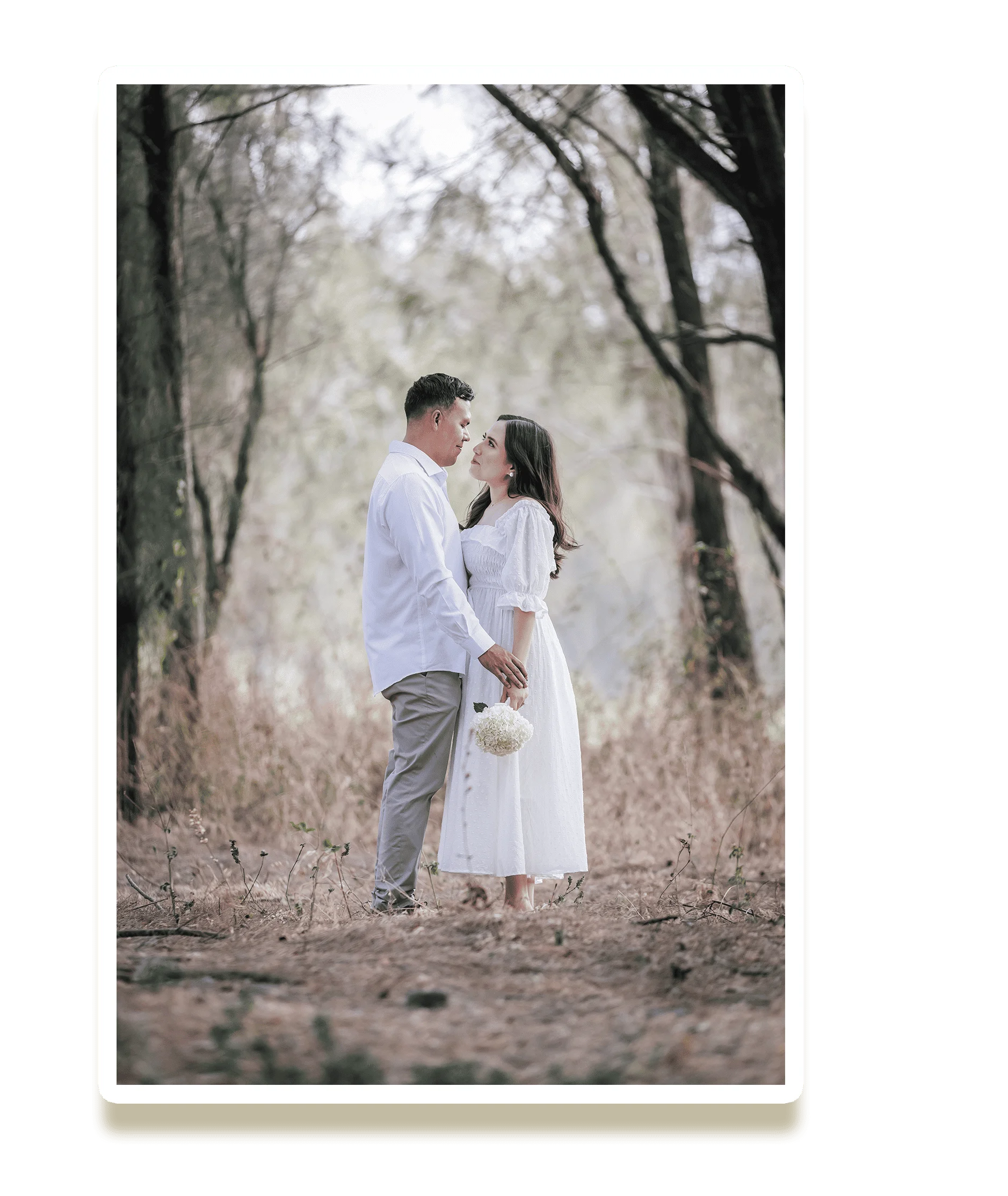 Pareja en el bosque